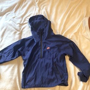 Nike woman’s wind breaker